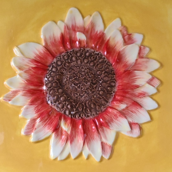 Decorative Sunflower Plate 🌻 - Picture 2 of 6